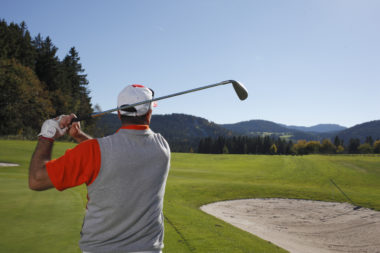 Mann Beim Golf Spielen Im Golfclub Hochschwarzwald High Res 16763