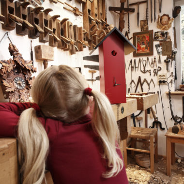 Mñdchen In Holzwerkstatt High Res 16836